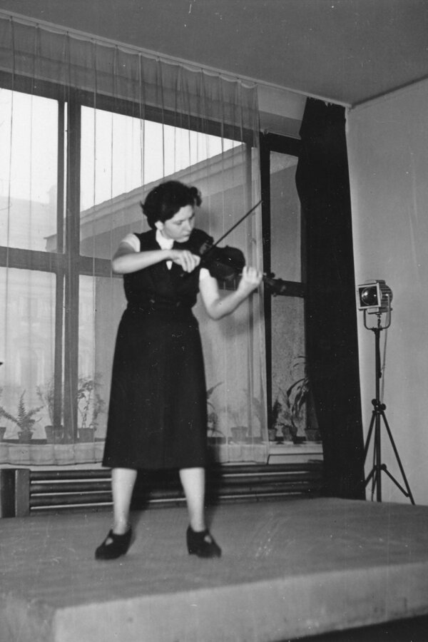 Věra Zegzulková na zahájení v Procházkově síni; z archivu Jany Vránové